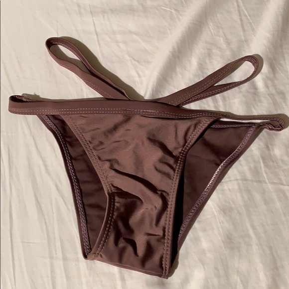 Bikini - Picture 4 of 5